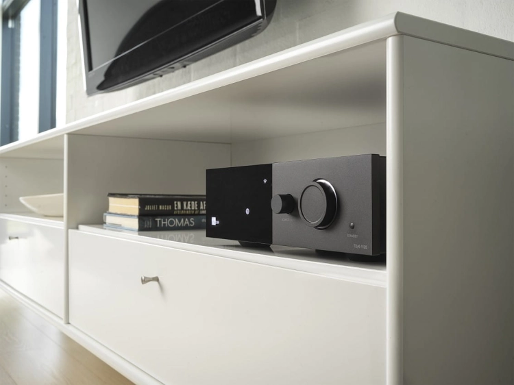 Lyngdorf TDAI-1170_Lifestyle1.jpg