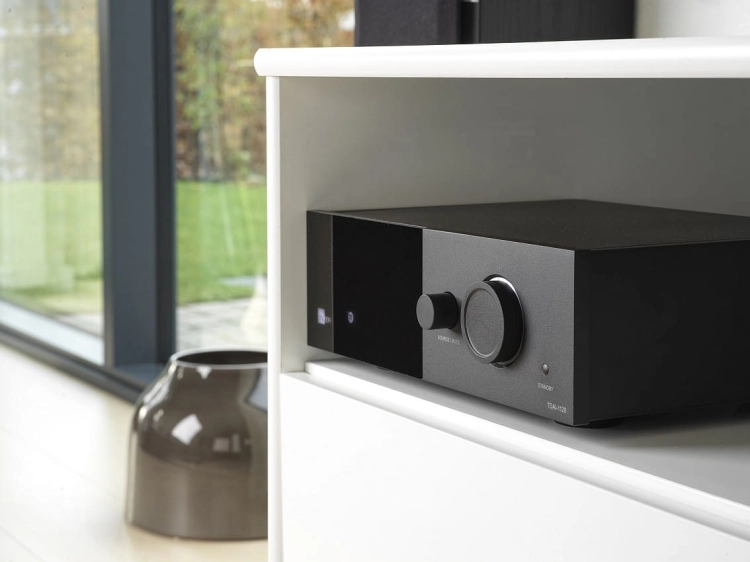 Lyngdorf TDAI-1170_Lifestyle2.jpg