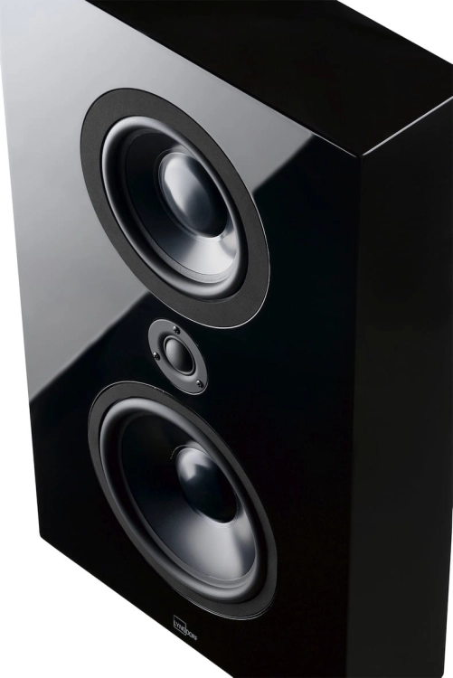 Lyngdorf FR-1 black closeup.jpg