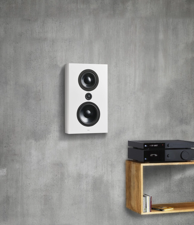 Lyngdorf FR-1 without grill angel lifestyle.jpg