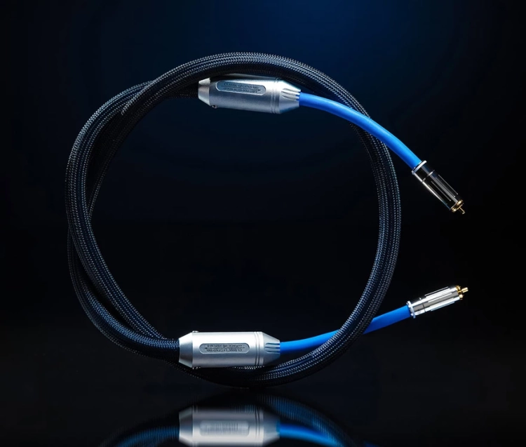Classic Legend 880i RCA_01.webp