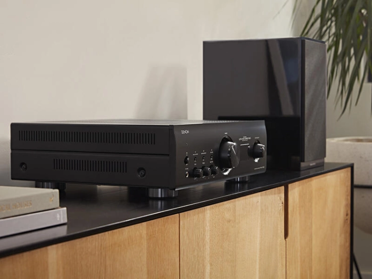 Denon PMA-1700NE_Black_05.jpg