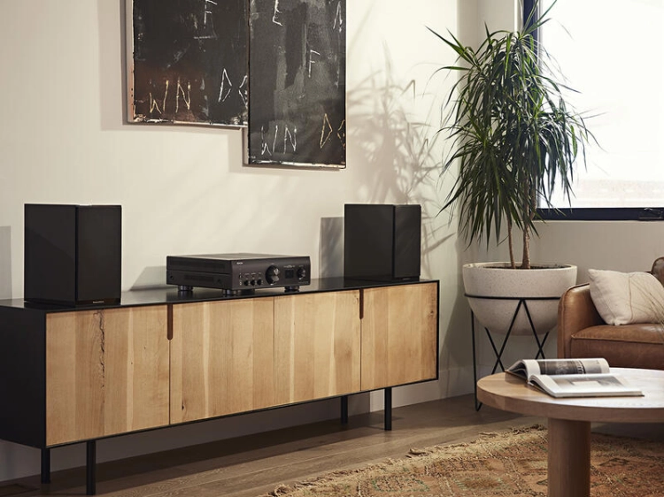 Denon PMA-1700NE_Black_07.jpg