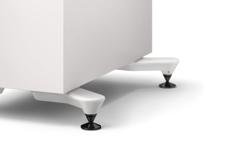 R7_Meta_White Gloss_on_perspective_Front_Detail shot on plinth & spike.jpg