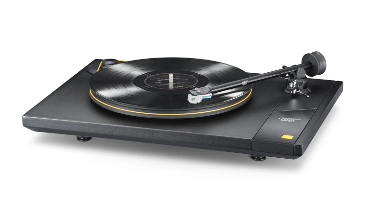 MoFi_Electronics_StudioDeck_Turntable_Angle_Left.jpg