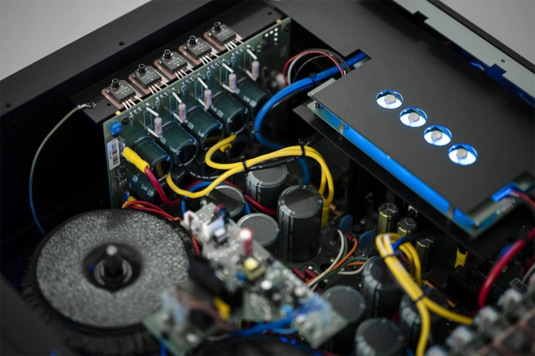 musical-fidelity-nuvista-800_2_vollverstaerker-innenleben.jpg