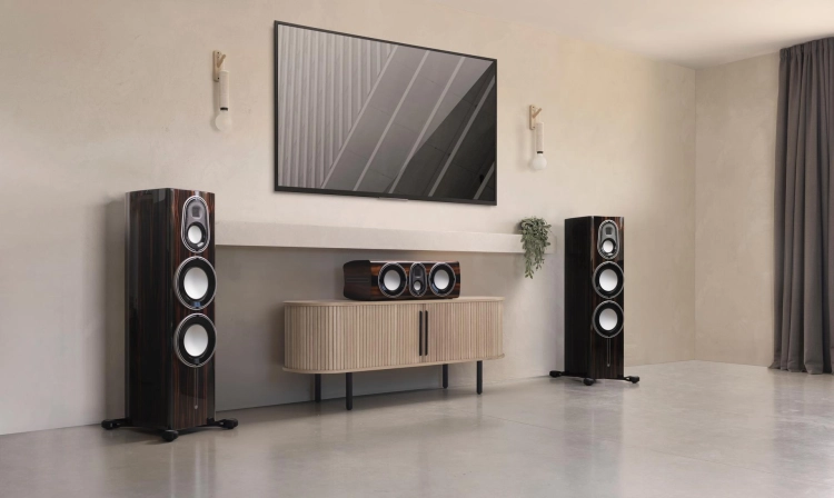 MA_Platinum_300AV_Lifestyle_Ebony.jpg