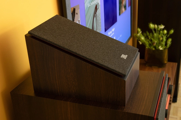 LS_JBL_240HBLK_TightInSituationGrillOn_PDPPage_104_02400_8640 × 5760.jpg