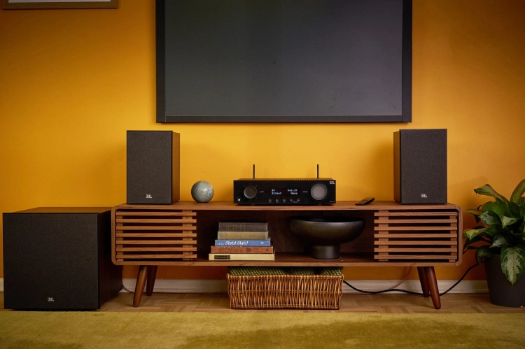 LS_JBL_250BBLK_WideProductOnlyOnInAudioCabinetGrillOn_PDPPage_92_01792.jpg