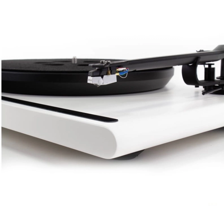 roksan-attessa-turntable (5).jpg