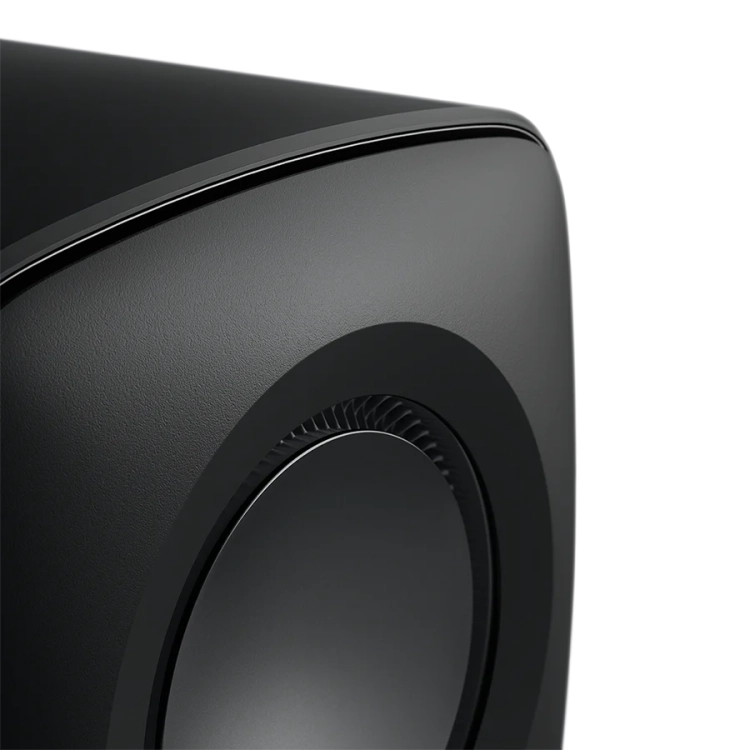 KC62_Carbon-Black_closeup2.webp