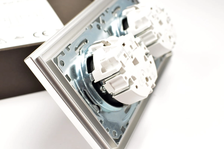 pol_pl_GigaWatt-Duplex-G-044-schuko-gniazdo-scienne-schuko-EU-1410_2.jpg