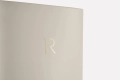 Reference_5_Pantone7528C_Detail_RLogo_HG_2025_1920x1920.webp