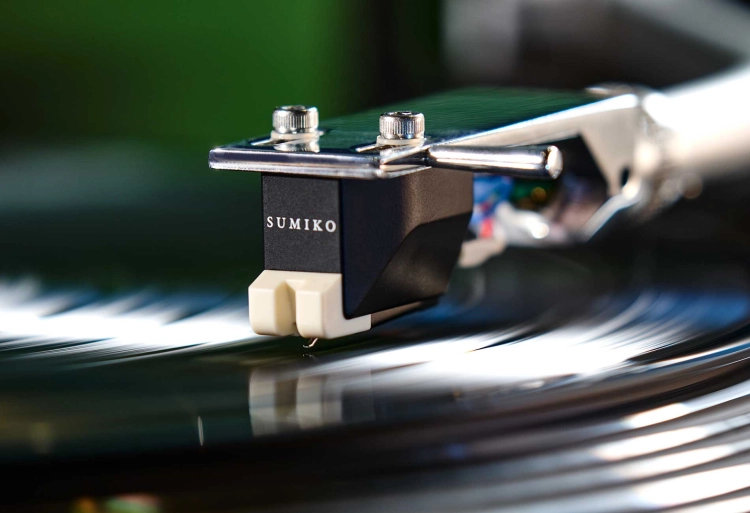 Sumiko-Rainier-MM-Phono-Cartridge-on-Technics-1200-Turntable.jpg