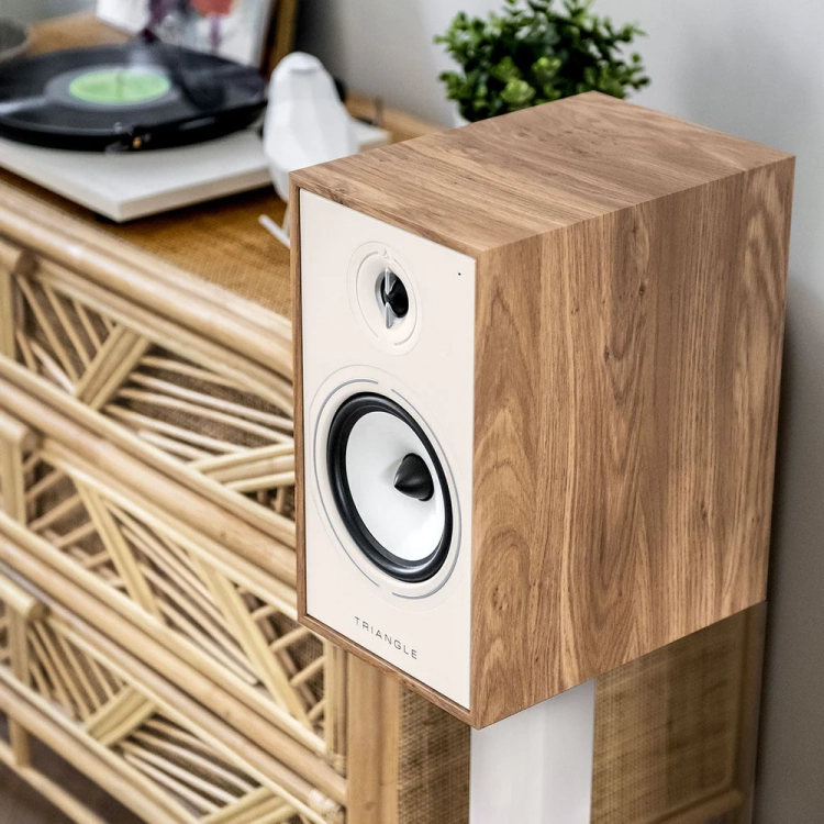 Packshot-Borea-BT-Shopify-lifestyle-light-oak_b3e6b927-9c49-4dba-b89e-9ea48fa4550d.webp