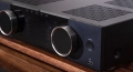 Onkyo-Y50-black-zdjecie-z-przodu-i-boku-lifestyle.jpg