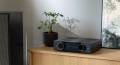 Onkyo-Y40-black-zdjecie-z-przodu-lifestyle.jpg