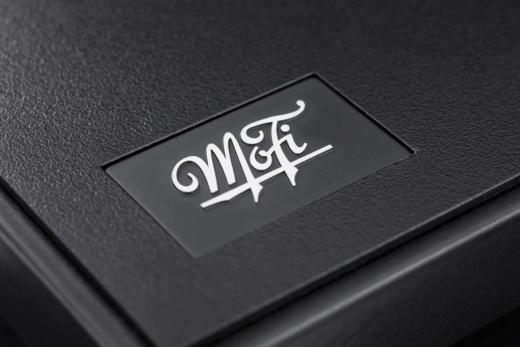 Mobile+Fidelity+UltraDeck+Plate+Detail.jpg