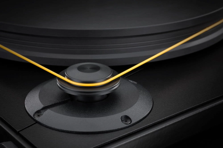 Mobile+Fidelity+UltraDeck+Motor+Platter+Detail.jpg