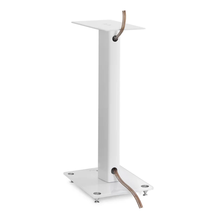 triangle-packshot-S05-stands-white-2-4.webp
