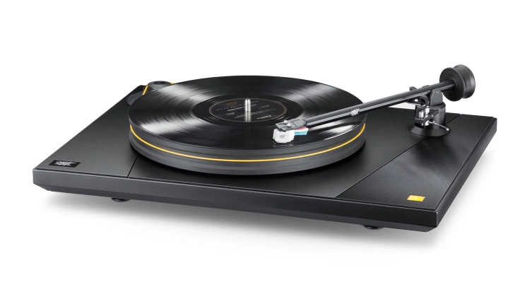 MoFi_Electronics_UltraDeck_Turntable_Angle_Left2.jpg