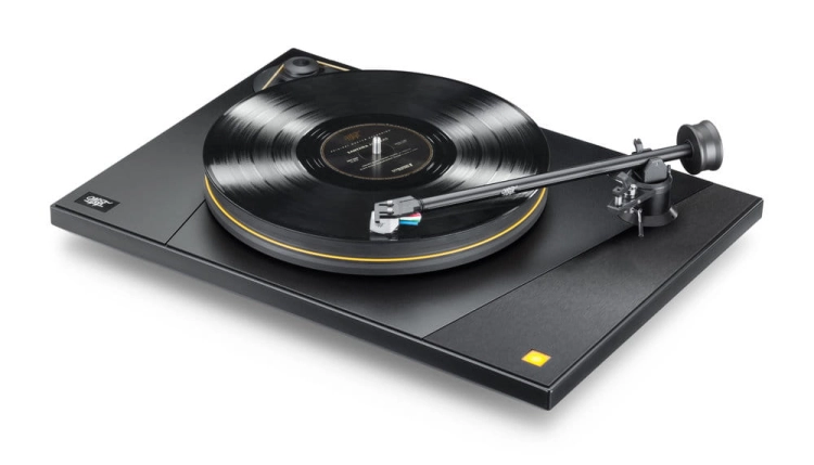 MoFi_Electronics_UltraDeck_Turntable_Angle_High_Left2.jpg