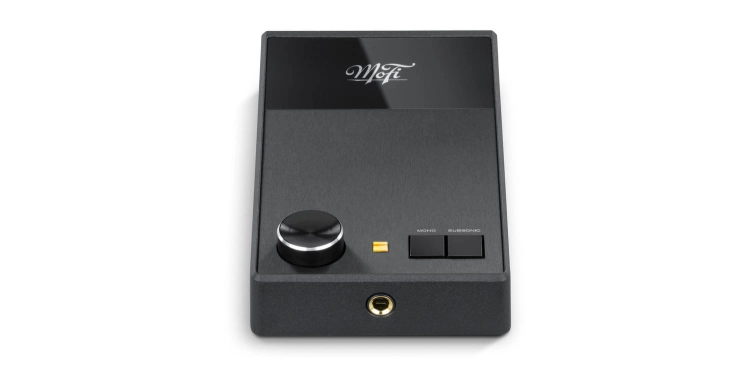 MoFi_Electronics_UltraPhono_Phonostage_Angle_High_Front.jpg