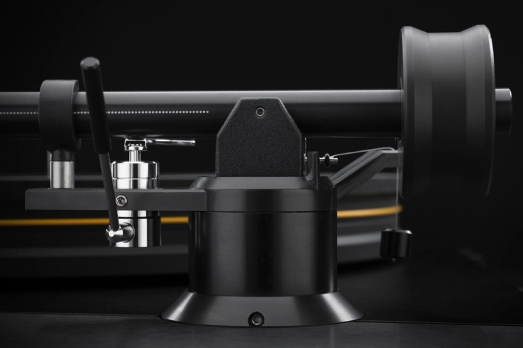Mobile+Fidelity+UltraDeck+Tonearm+Detail.png